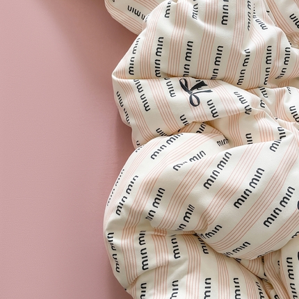 91家纺网 家纺一手货源 找家纺 仟网汇 2025新款有氧针织棉双层纱系列四件套--床拍图 心沫-粉