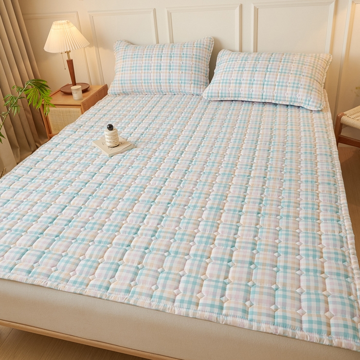 91家纺网 家纺一手货源 找家纺 恋绒家纺 2025新款无印风水洗棉防水款床褥隔尿垫床褥护理垫床垫 粉蓝格