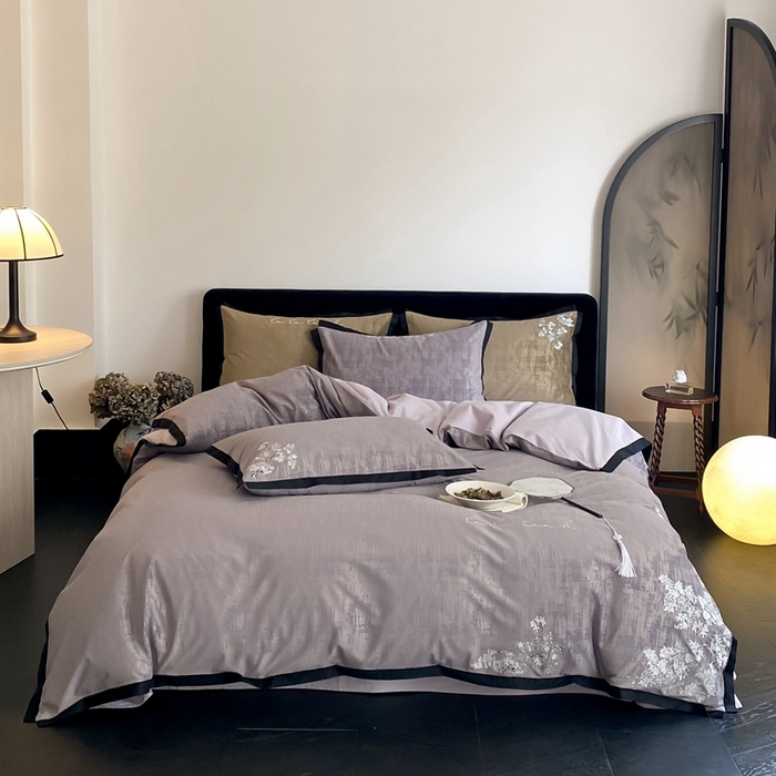 91家纺网 家纺一手货源 找家纺 赫帛 2025新款50支全棉磨毛刺绣四件套-夕雾（磨毛款） 夕雾（磨毛款）-烟灰紫