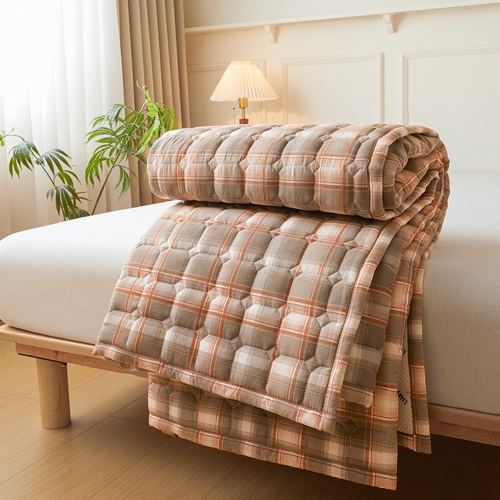 91家纺网 家纺一手货源 找家纺 恋绒家纺 2025新款无印风水洗棉防水款床褥隔尿垫床褥护理垫床垫 灰黄格