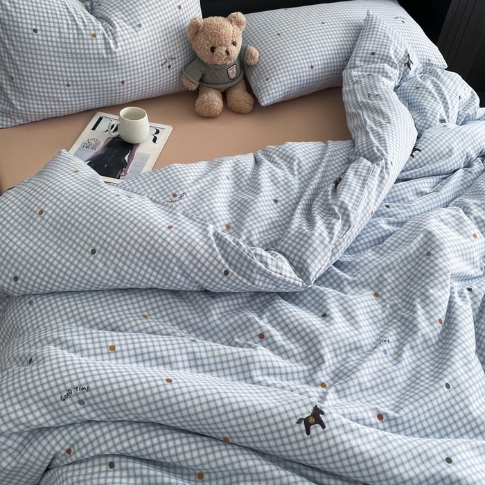 91家纺网 家纺一手货源 找家纺 仟网汇 2025新款有氧针织棉双层纱系列四件套--床拍图 木马小波点