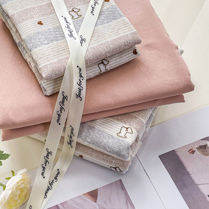 91家纺网 家纺一手货源 找家纺 仟网汇 2025新款有氧针织棉双层纱系列四件套--叠拍图 奶萌狗