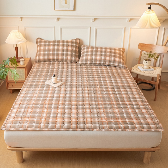 91家纺网 家纺一手货源 找家纺 恋绒家纺 2025新款无印风水洗棉防水款床褥隔尿垫床褥护理垫床垫 灰黄格