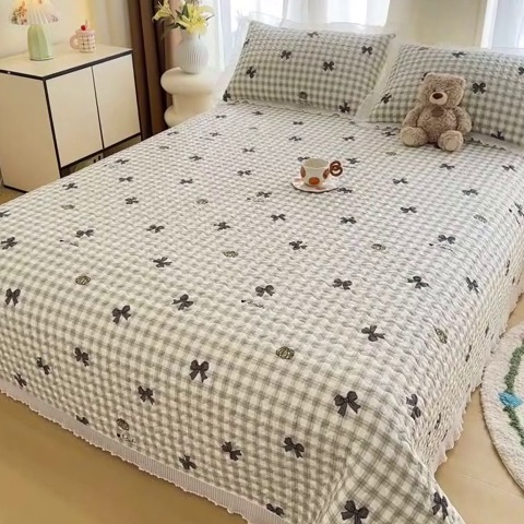 91家纺网 家纺一手货源 找家纺 岚吉 2025新款精梳棉珍珠棉小仙女款床盖三件套 蝶恋曲-灰绿