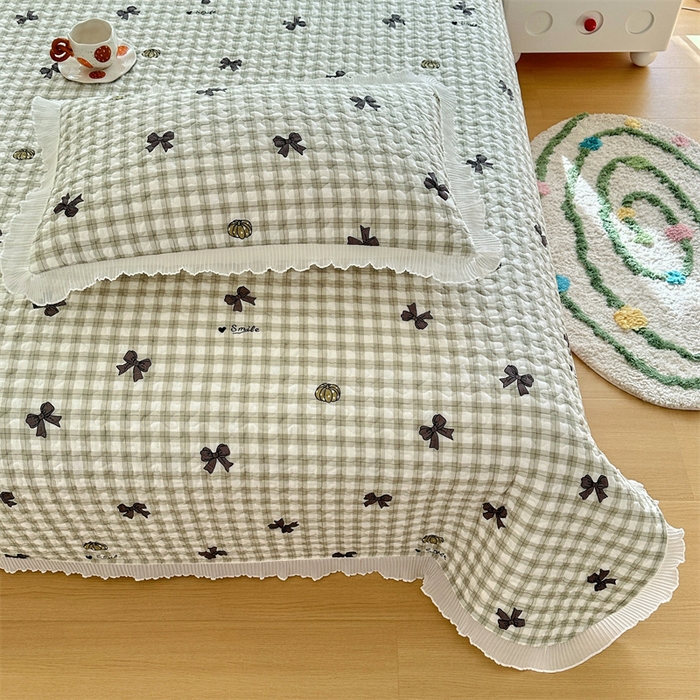 91家纺网 家纺一手货源 找家纺 岚吉 2025新款精梳棉珍珠棉小仙女款床盖三件套 蝶恋曲-灰绿