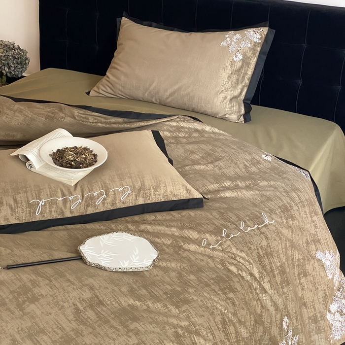 91家纺网 家纺一手货源 找家纺 赫帛 2025新款50支全棉磨毛刺绣四件套-夕雾（磨毛款） 夕雾（磨毛款）-复古绿【预售，12.18号发货】