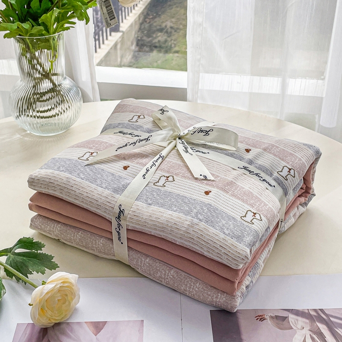 91家纺网 家纺一手货源 找家纺 仟网汇 2025新款有氧针织棉双层纱系列四件套--叠拍图 奶萌狗