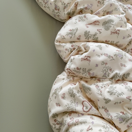 91家纺网 家纺一手货源 找家纺 （总）仟网汇 2025新款有氧针织棉双层纱系列四件套--床拍图