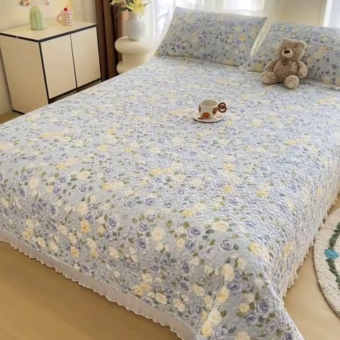 91家纺网 家纺一手货源 找家纺 岚吉 2025新款精梳棉珍珠棉小仙女款床盖三件套 梦入花香