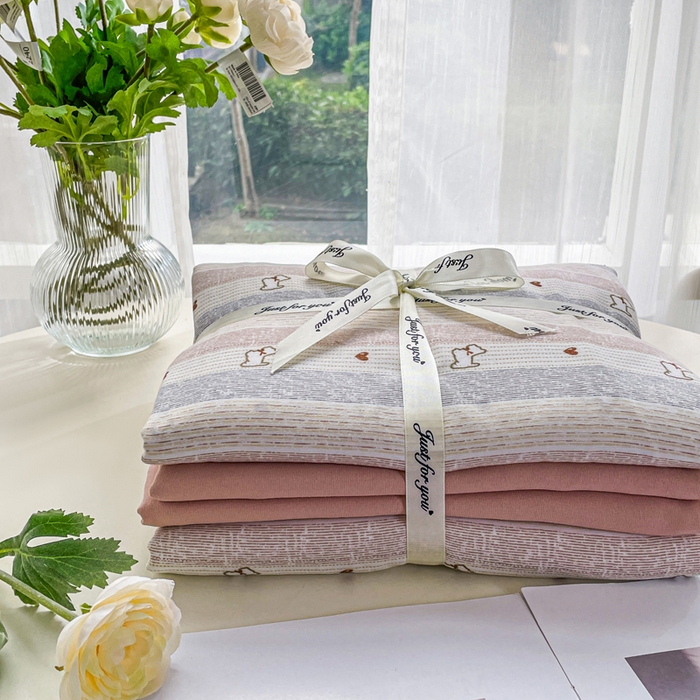 91家纺网 家纺一手货源 找家纺 仟网汇 2025新款有氧针织棉双层纱系列四件套--叠拍图 奶萌狗