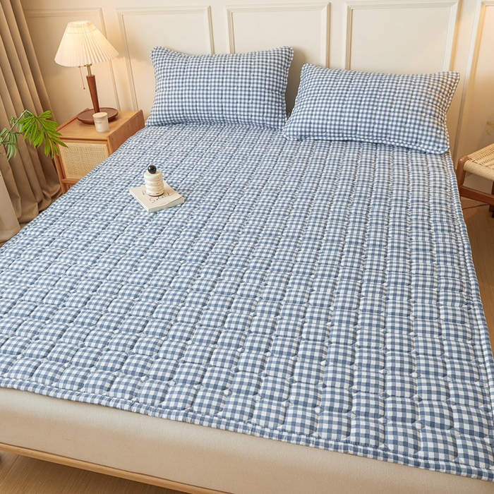 91家纺网 家纺一手货源 找家纺 恋绒家纺 2025新款无印风水洗棉防水款床褥隔尿垫床褥护理垫床垫 蓝小格