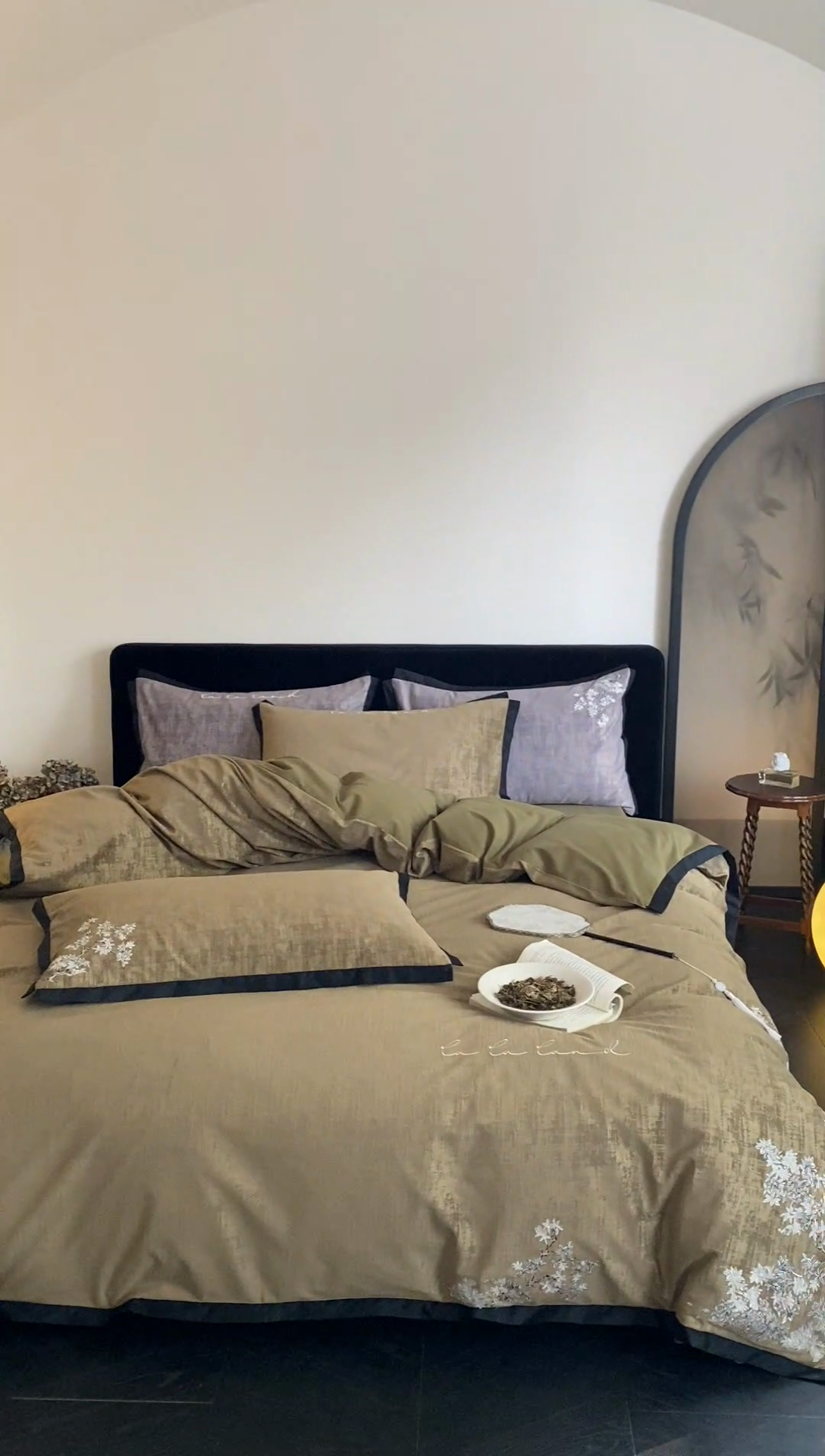 91家纺网 家纺一手货源 找家纺 赫帛 2025新款50支全棉磨毛刺绣四件套-夕雾（磨毛款） 夕雾（磨毛款）-复古绿【预售，12.18号发货】