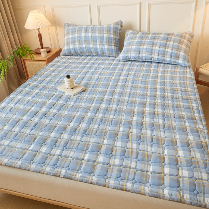 91家纺网 家纺一手货源 找家纺 恋绒家纺 2025新款无印风水洗棉防水款床褥隔尿垫床褥护理垫床垫 蓝灰格