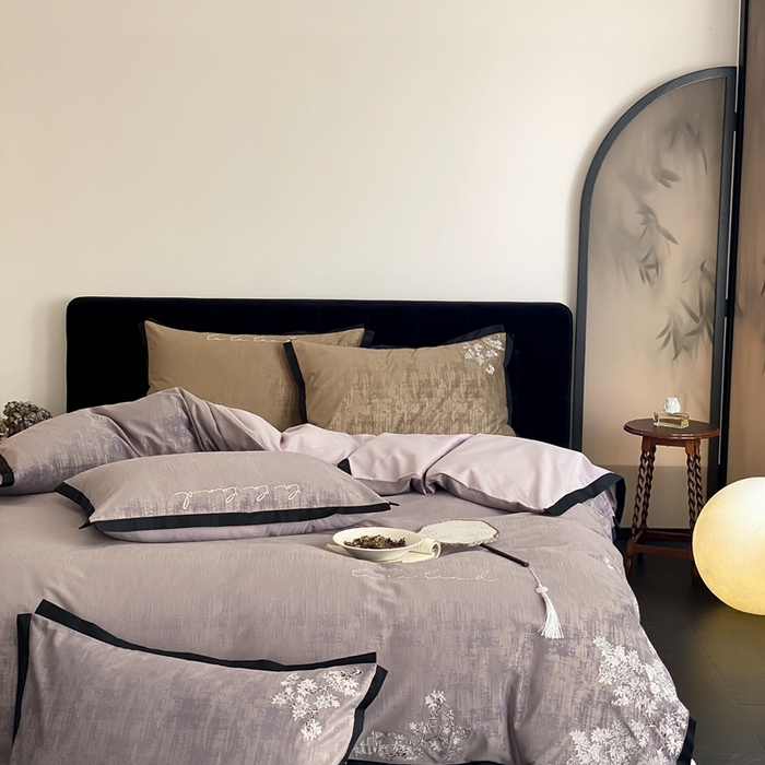 91家纺网 家纺一手货源 找家纺 赫帛 2025新款50支全棉磨毛刺绣四件套-夕雾（磨毛款） 夕雾（磨毛款）-烟灰紫