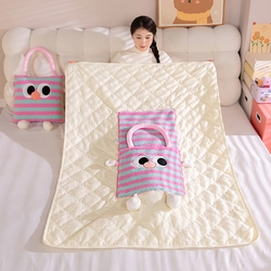 91家纺网 家纺一手货源 找家纺 中华鲟 2025新款多功能羊羔绒提花网红抱枕毯卡通立体贴布刺绣抱枕被夏被 粉蓝粗条纹,粉蓝粗条纹