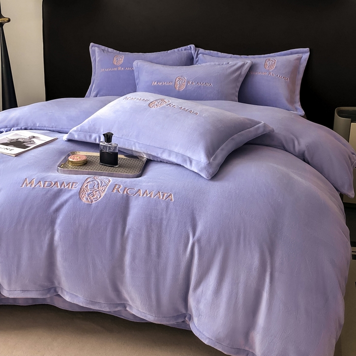 91家纺网 家纺一手货源 找家纺 梦莱斯 2025新款高克重牛奶绒刺绣四件套 梦幻紫