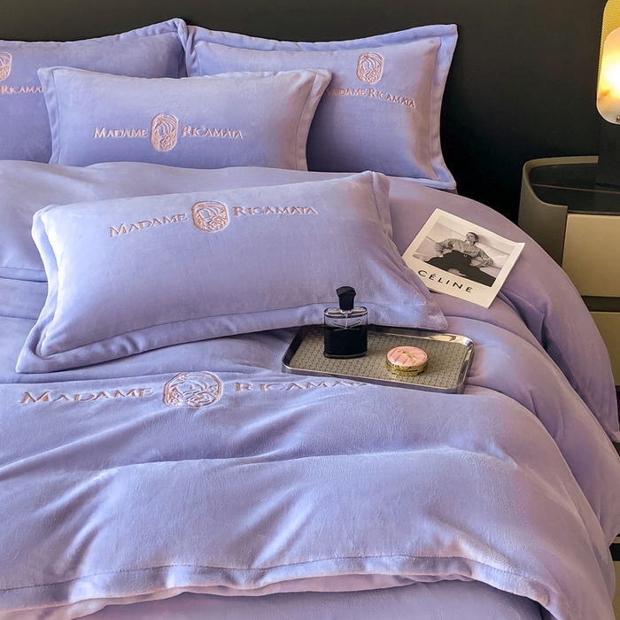 91家纺网 家纺一手货源 找家纺 梦莱斯 2025新款高克重牛奶绒刺绣四件套 梦幻紫