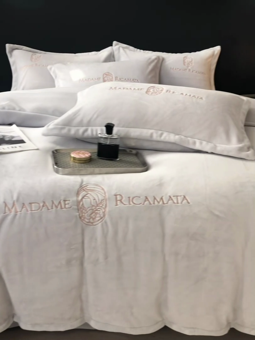 91家纺网 家纺一手货源 找家纺 梦莱斯 2025新款高克重牛奶绒刺绣四件套 星空灰