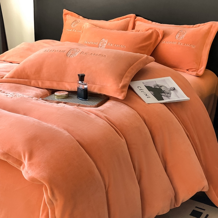 91家纺网 家纺一手货源 找家纺 梦莱斯 2025新款高克重牛奶绒刺绣四件套 活力橙