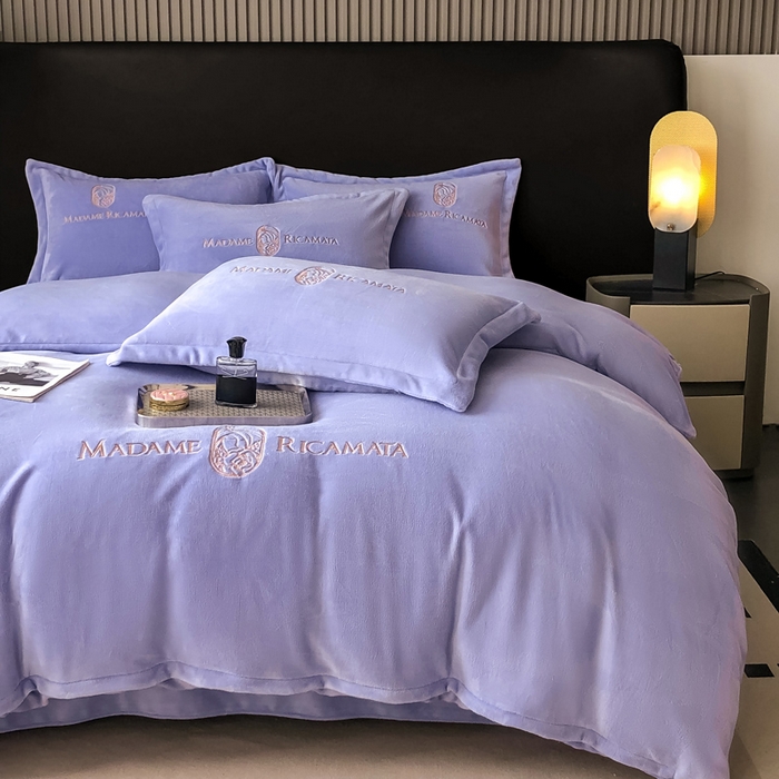 91家纺网 家纺一手货源 找家纺 梦莱斯 2025新款高克重牛奶绒刺绣四件套 梦幻紫