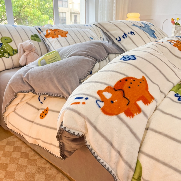 91家纺网 家纺一手货源 找家纺 （买家秀 爆款不断货）A类母婴级双面牛奶绒四件套三角针珊瑚绒雪花绒四件套高克重卡通牛奶绒四件套花卉 蓝绿恐龙