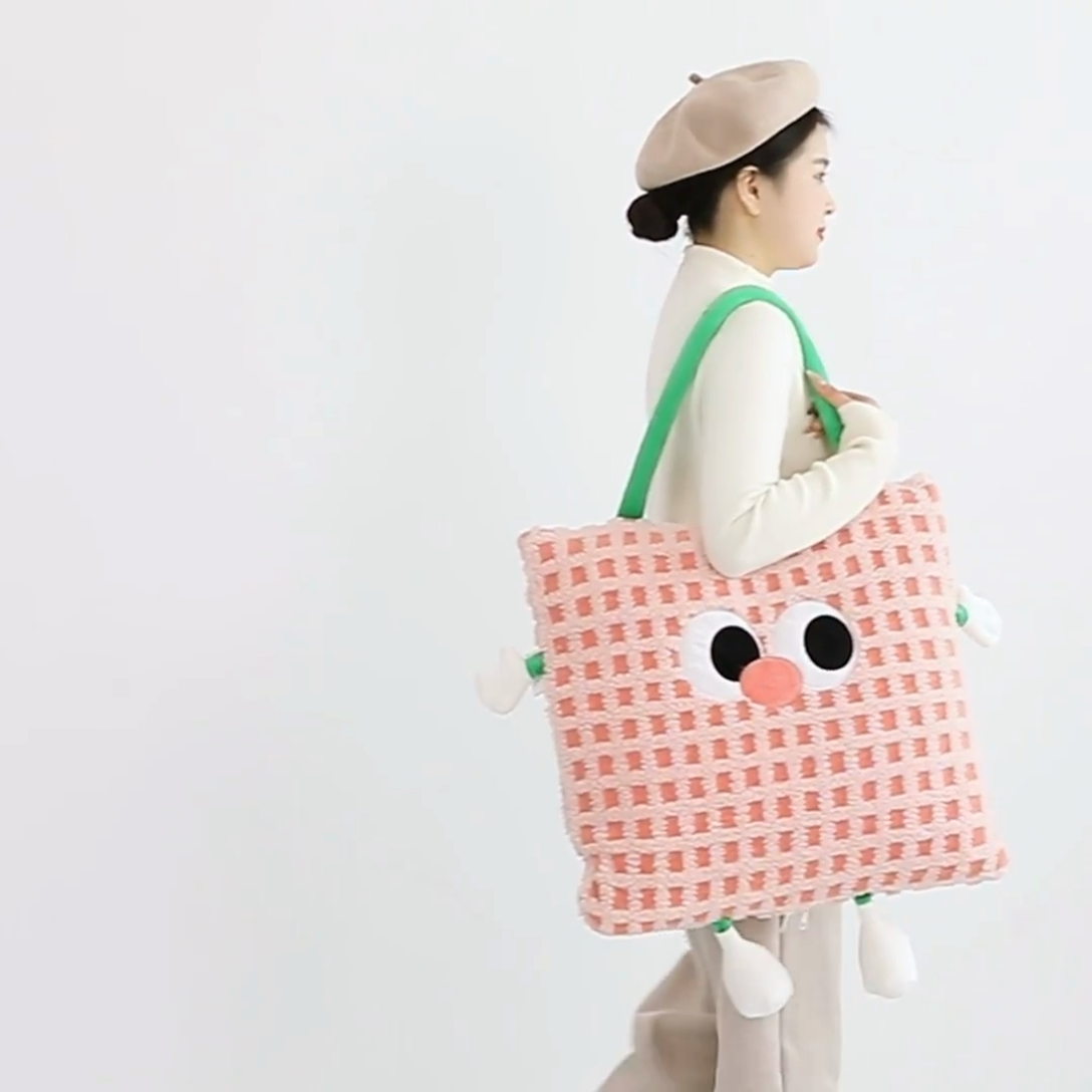 91家纺网 家纺一手货源 找家纺 中华鲟 2025新款多功能羊羔绒提花网红抱枕毯卡通立体贴布刺绣抱枕被夏被 蓝色