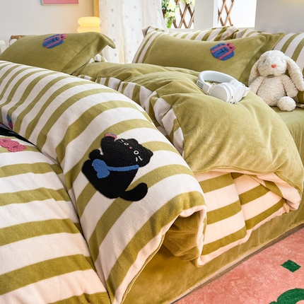 91家纺网 家纺一手货源 找家纺 （买家秀爆款不断货）A类母婴级毛巾绣牛奶绒四件套珊瑚绒四件套雪花绒四件套刺绣牛奶绒毛巾绣四件套小清新 绿条黑猫