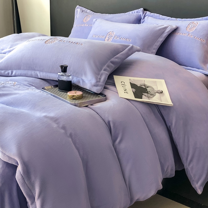 91家纺网 家纺一手货源 找家纺 梦莱斯 2025新款高克重牛奶绒刺绣四件套 梦幻紫