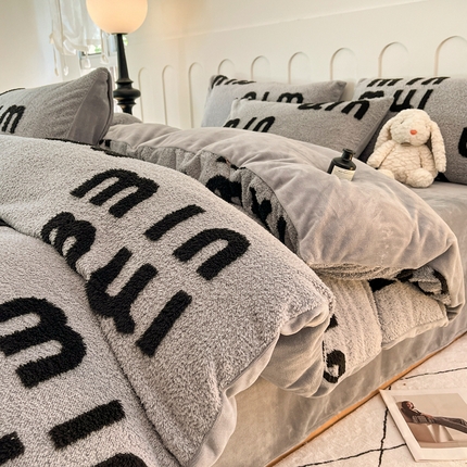 91家纺网 家纺一手货源 找家纺 （买家秀 爆款不断货）A类母婴级300g提花四件套牛奶绒四件套珊瑚绒雪花绒四件套提花舒棉牛奶绒四件套 灰色miumiu