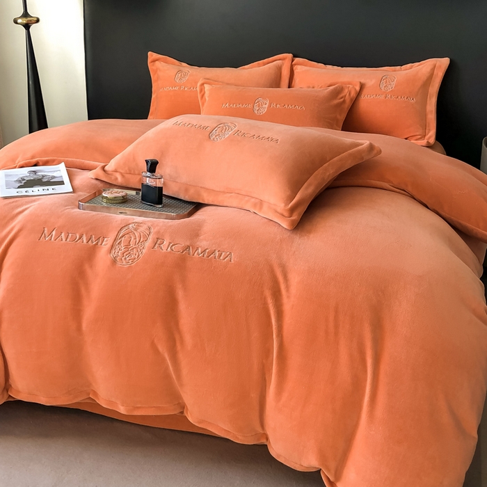 91家纺网 家纺一手货源 找家纺 梦莱斯 2025新款高克重牛奶绒刺绣四件套 活力橙