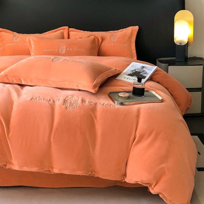 91家纺网 家纺一手货源 找家纺 梦莱斯 2025新款高克重牛奶绒刺绣四件套 活力橙