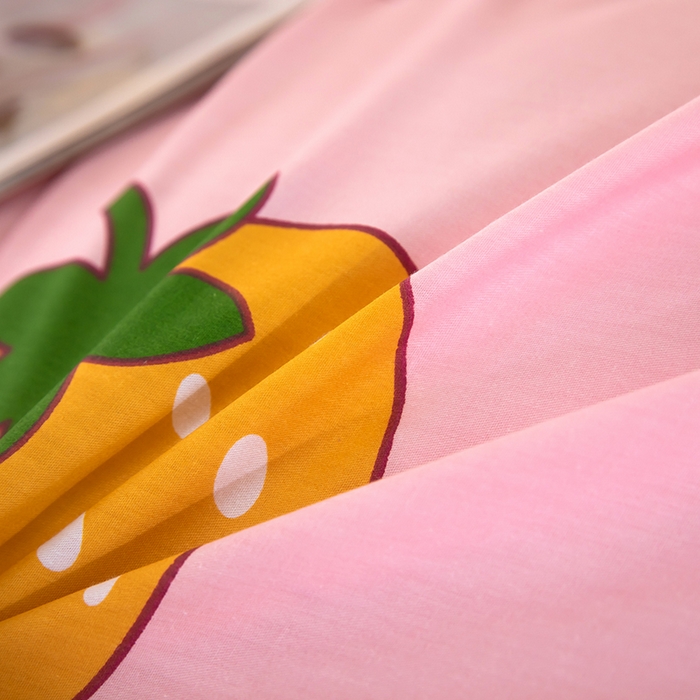 91家纺网 家纺一手货源 找家纺 2025新款纯棉加牛奶绒被套 草莓可爱