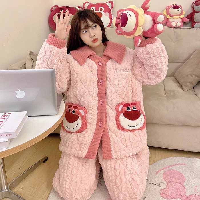 91家纺网 家纺一手货源 找家纺 （总）妍景 2025新款夹棉草莓熊睡衣