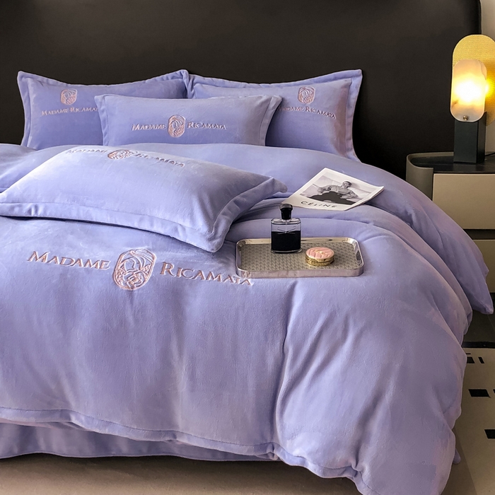 91家纺网 家纺一手货源 找家纺 梦莱斯 2025新款高克重牛奶绒刺绣四件套 梦幻紫