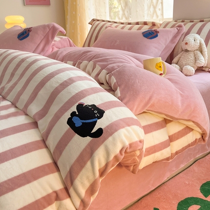 91家纺网 家纺一手货源 找家纺 （总）（买家秀爆款不断货）A类母婴级毛巾绣牛奶绒四件套珊瑚绒四件套雪花绒四件套刺绣牛奶绒毛巾绣四件套小清新