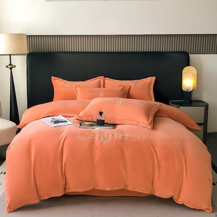 91家纺网 家纺一手货源 找家纺 （总）梦莱斯 2025新款高克重牛奶绒刺绣四件套