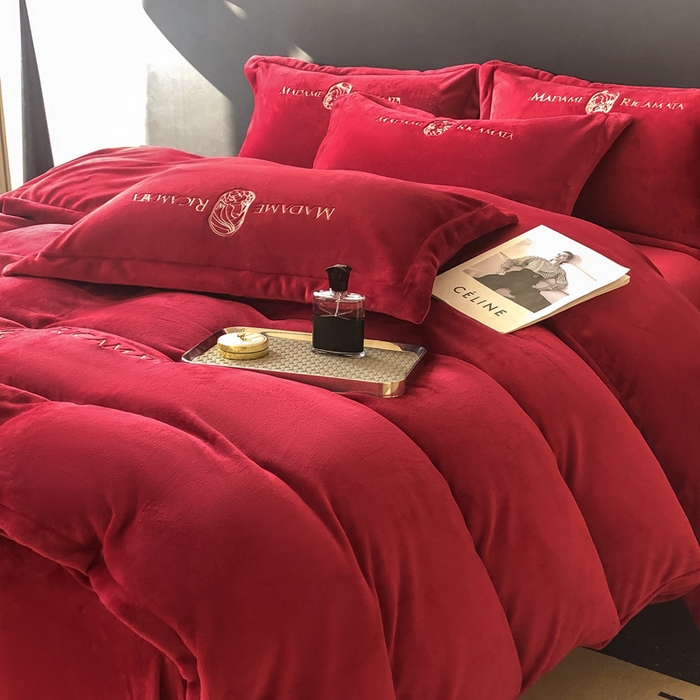 91家纺网 家纺一手货源 找家纺 梦莱斯 2025新款高克重牛奶绒刺绣四件套 玫瑰红