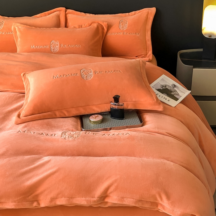 91家纺网 家纺一手货源 找家纺 梦莱斯 2025新款高克重牛奶绒刺绣四件套 活力橙