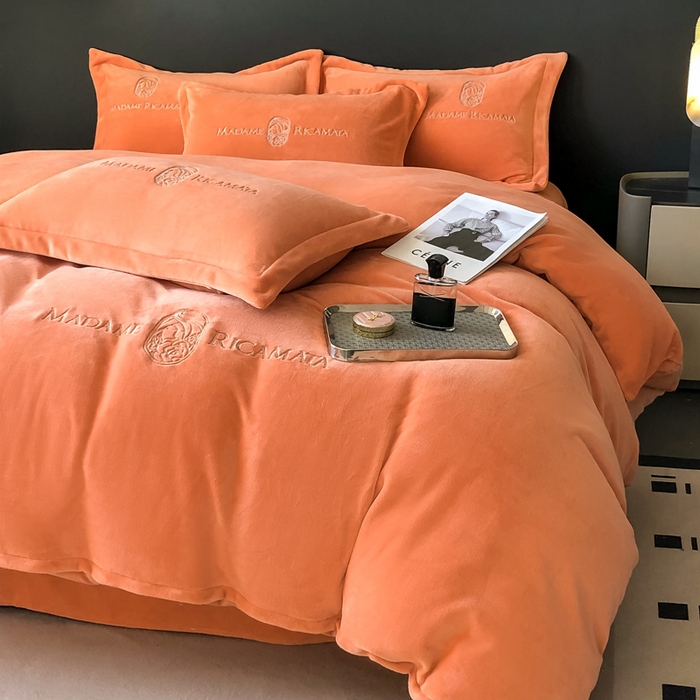 91家纺网 家纺一手货源 找家纺 梦莱斯 2025新款高克重牛奶绒刺绣四件套 活力橙