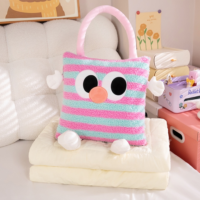 91家纺网 家纺一手货源 找家纺 中华鲟 2025新款多功能羊羔绒提花网红抱枕毯卡通立体贴布刺绣抱枕被夏被 粉蓝粗条纹