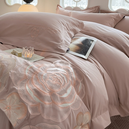 91家纺网 家纺一手货源 找家纺 （总） 2025新款A类加厚保暖全棉磨毛四件套纯棉重工刺绣花轻奢风床单被套纯色床笠款床上用品