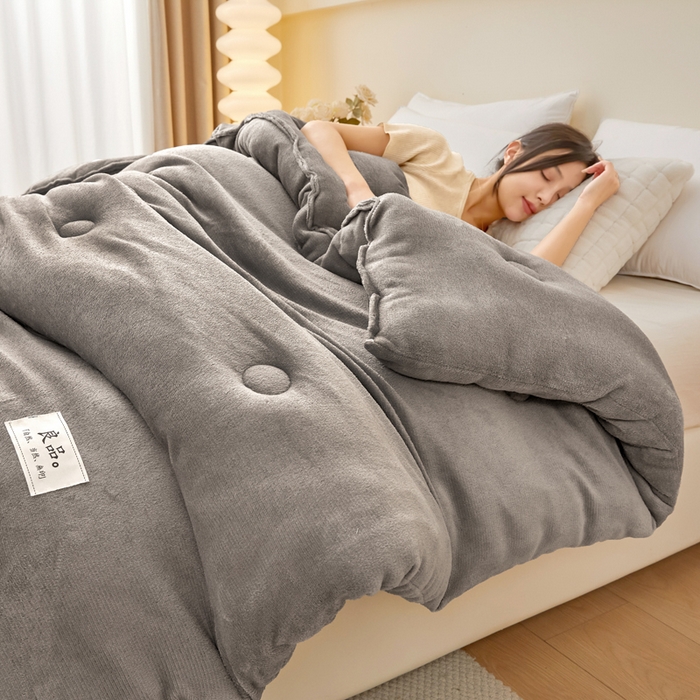 91家纺网 家纺一手货源 找家纺 牛魔王家居 2024新款双面牛奶绒加厚冬被被子被芯填充(白丝棉） 灰