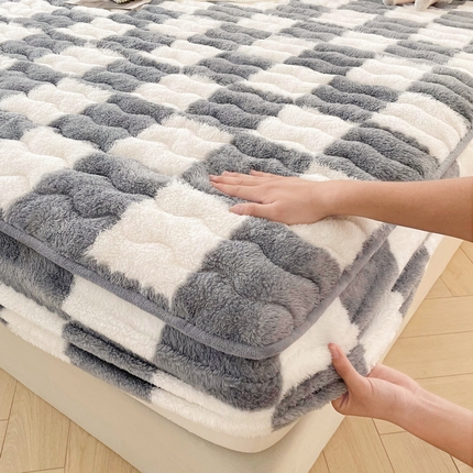 91家纺网 家纺一手货源 找家纺 （买家秀 爆款不断货）A类母婴级卡通牛奶绒床笠珊瑚绒雪花绒床笠牛奶绒床罩北极绒床笠儿童牛奶绒夹棉床笠 棋盘格-灰色