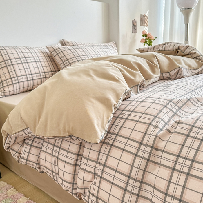 91家纺网 家纺一手货源 找家纺 柠馨 2025新款13372全棉印花四件套无印风系列 窗格粉