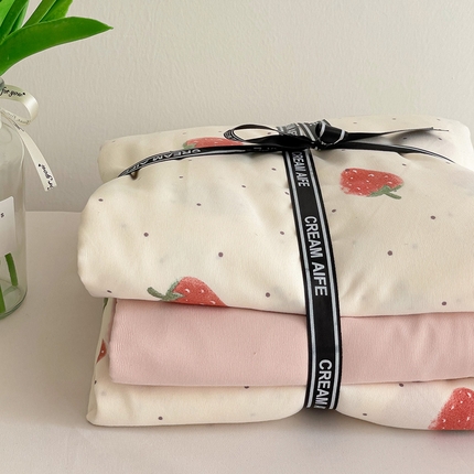 91家纺网 家纺一手货源 找家纺 尤米 2025新款有氧针织双层纱四件套 草莓啵啵