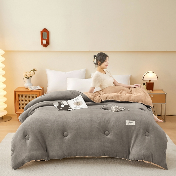91家纺网 家纺一手货源 找家纺 牛魔王家居 2024新款双面牛奶绒加厚冬被被子被芯填充(白丝棉） 灰+卡色