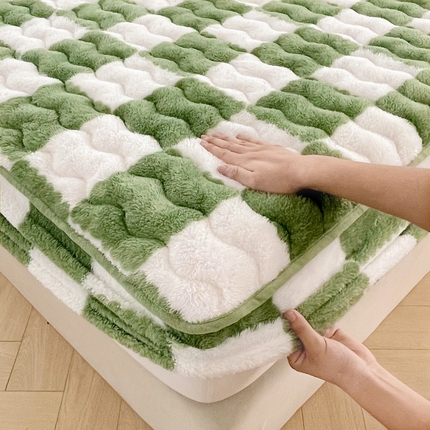 91家纺网 家纺一手货源 找家纺 （买家秀 爆款不断货）A类母婴级卡通牛奶绒床笠珊瑚绒雪花绒床笠牛奶绒床罩北极绒床笠儿童牛奶绒夹棉床笠 棋盘格-豆绿