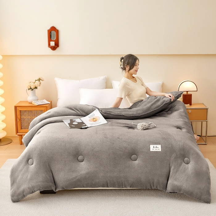 91家纺网 家纺一手货源 找家纺 牛魔王家居 2024新款双面牛奶绒加厚冬被被子被芯填充(白丝棉） 灰