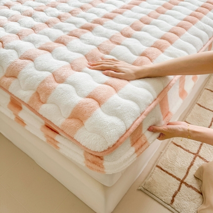 91家纺网 家纺一手货源 找家纺 （买家秀 爆款不断货）A类母婴级卡通牛奶绒床笠珊瑚绒雪花绒床笠牛奶绒床罩北极绒夹棉床笠-自然光图 条纹-粉玉