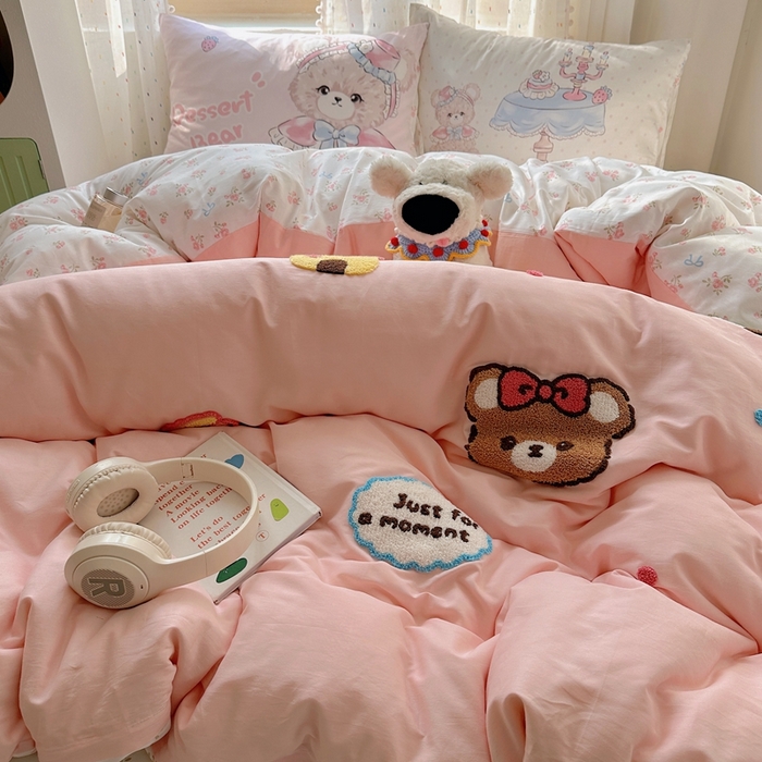 91家纺网 家纺一手货源 找家纺 美乐迪家纺 2025新款全棉绣花四件套 洛丽塔小熊